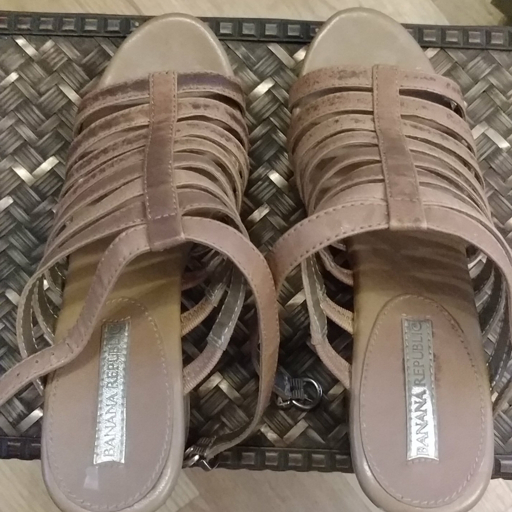 Banana Republic sandals on wooden platform